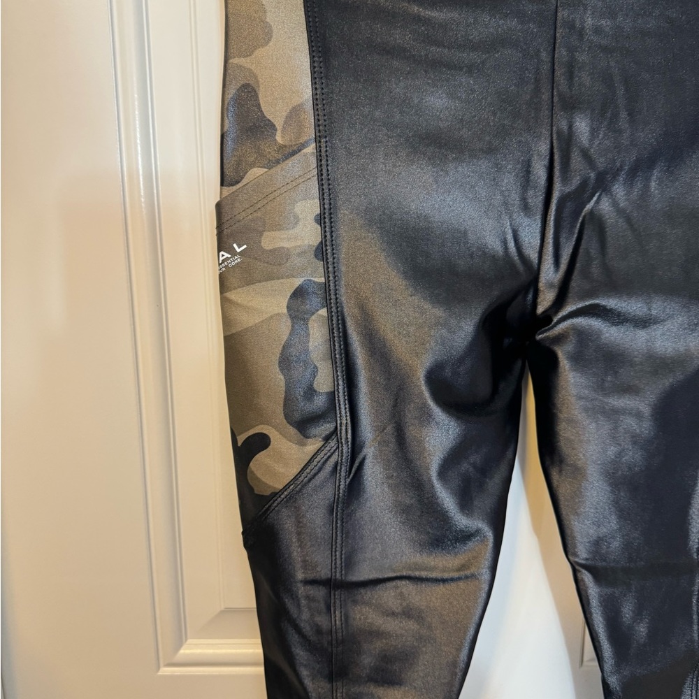 🔆KORAL BLACK WORKOUT LEGGINGS🔆 - Picture 9 of 10